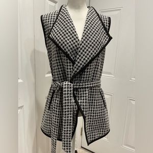 🌹🌹C&B NWT Women’s Black/White Tweed Belted Pockets Vest, PL